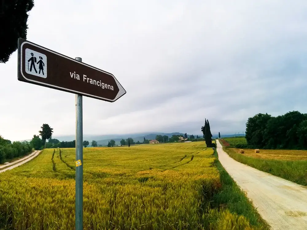 Galiwonders-Italy-Via-Francigena-Lucca-to-Siena-04-Via-Francigena-route-signage-on-self-guided-Via-Francigena-tour-in-Italy