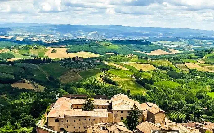 Galiwonders-Italy-Via-Francigena-Lucca-to-Siena-1940x480-690x430-1