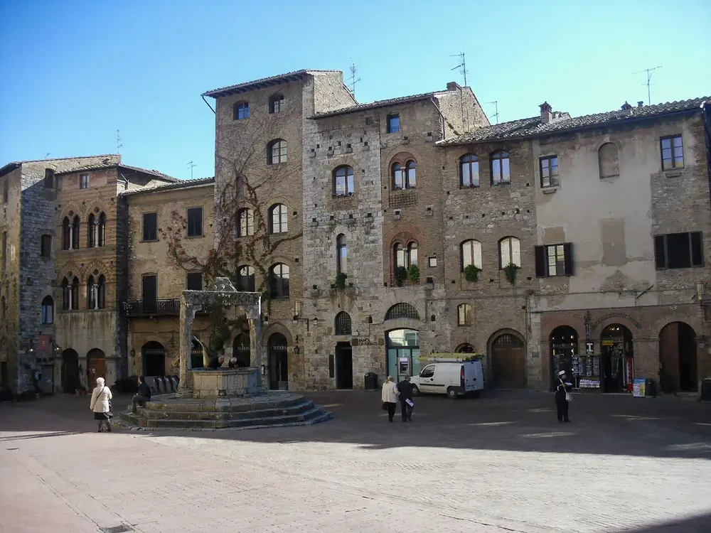 S-cape-Italy-Parma-to-Siena-05-Beauitful-oldtown-visited-on-self-guided-bike-ride-on-Via-francigena0