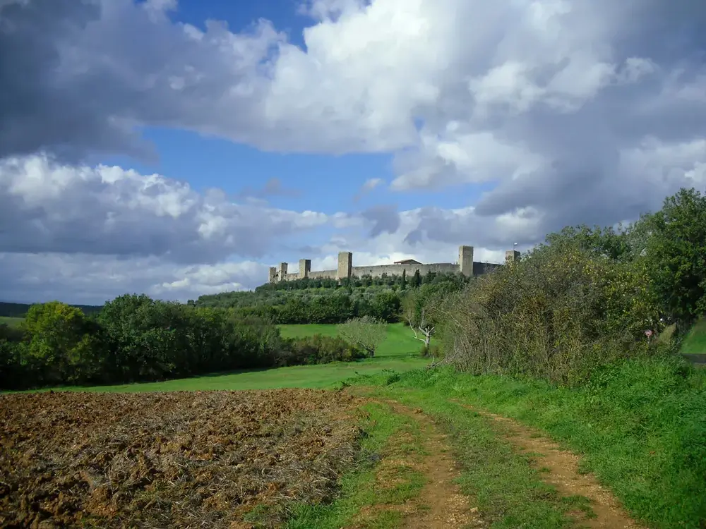 S-cape-Italy-francigena-bike-to-rome-11-Path-to-Monteriogioni-Self-guided-cycling-Via-Francigena-from-Siena-to-Rome-tour